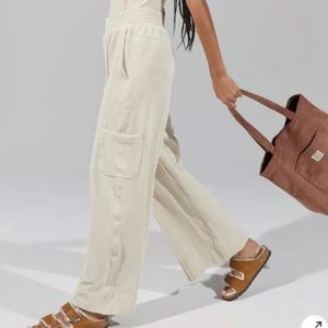 Urban Outfitters Drapey Wide Leg Corduroy Pants in Cream Color - size S